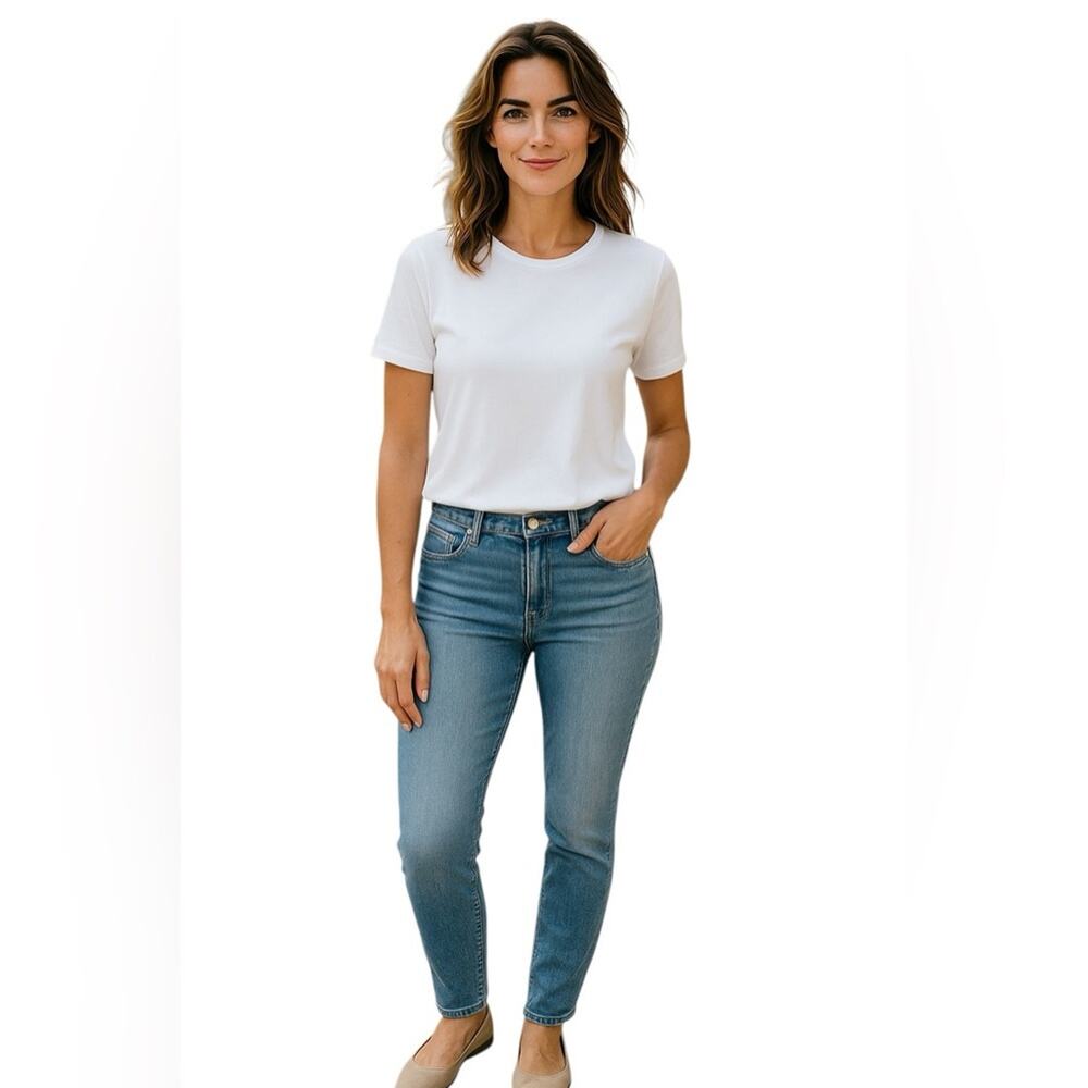 Kirkland Signature Women's Jeans Light Blue High Rise Stretch Size 8 NWT - Picture 2 of 9